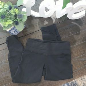 Black Athleta capri leggings